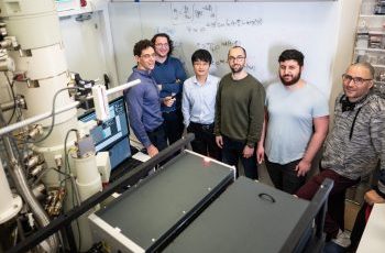 Recording the flow of light inside a photonic crystal